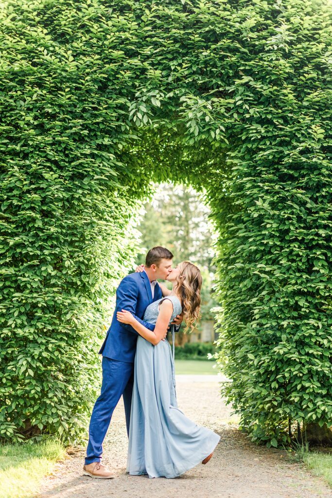 Perfectly Planned Engagement Outfits for their Session at Manito Park