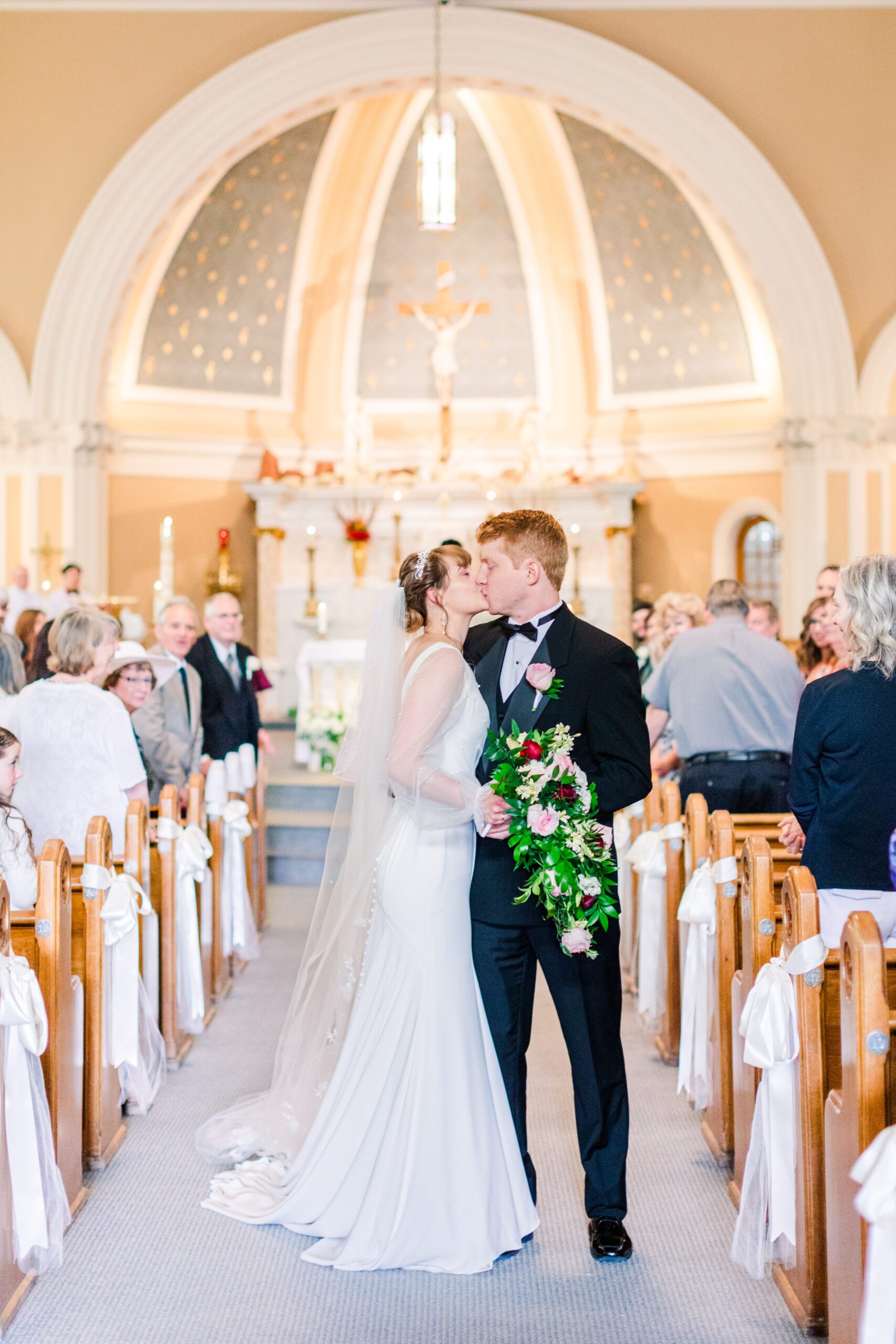 Wedding at Saint Thomas Catholic Church in the summer